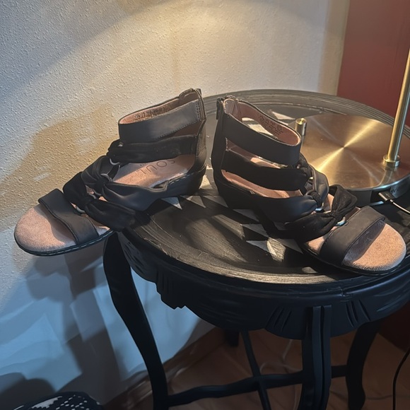 SOUL Naturalizer Black Sandals - Picture 4 of 12